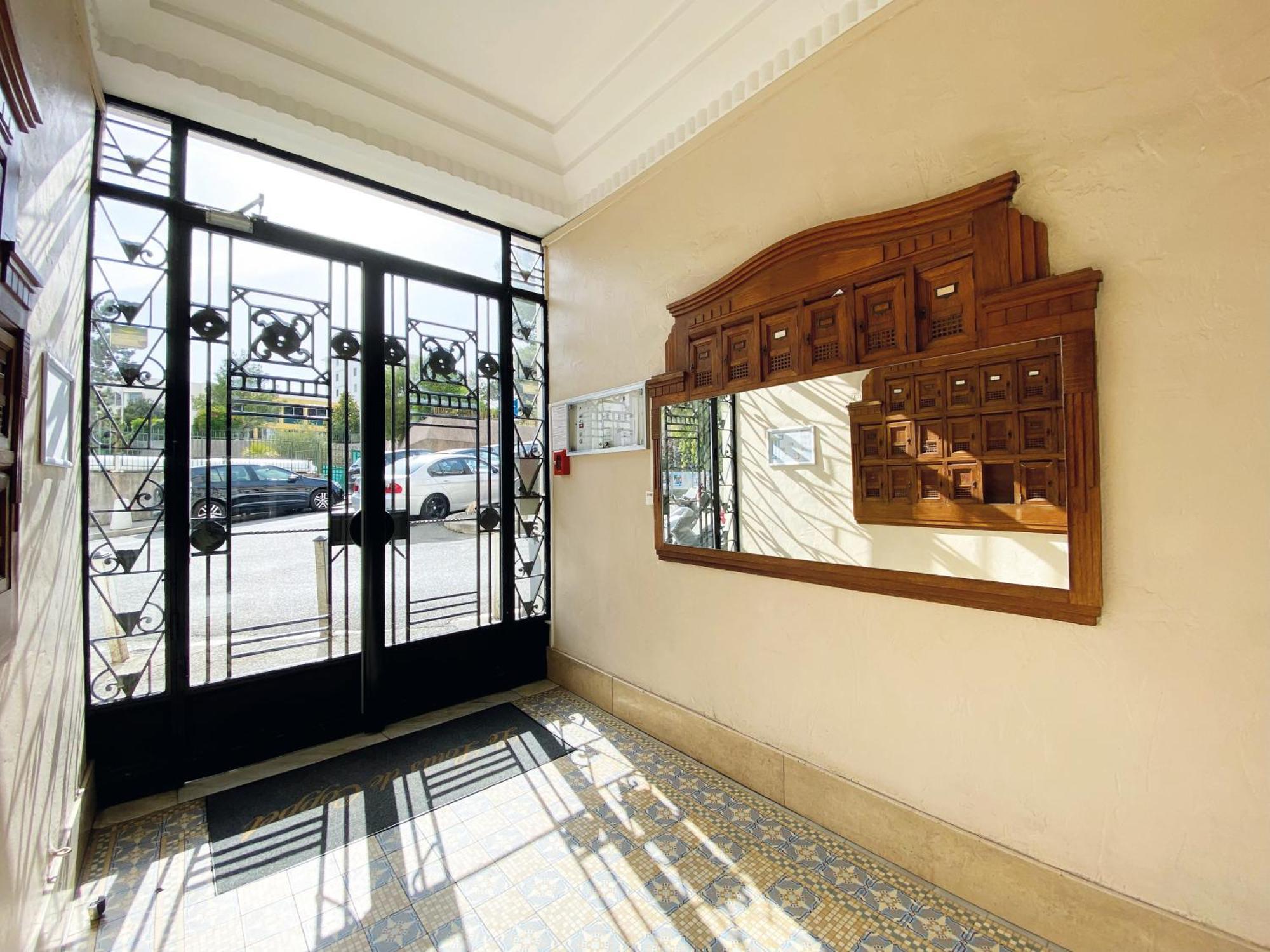 Apartment Beautiful Renovated ,next To The ! Air-c, Free Parking! Nizza